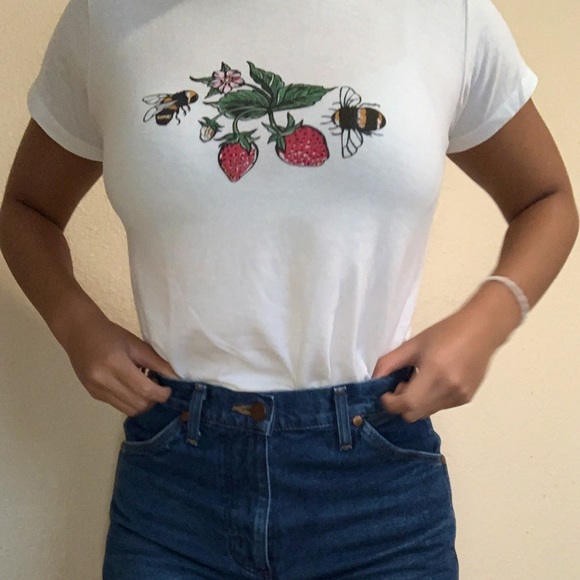 Brandy Melville White Graphic Tee - Picture 4 of 5